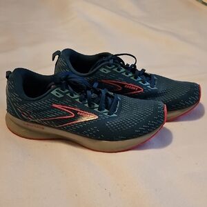 Brooks Levitate 5 Athletic Shoes